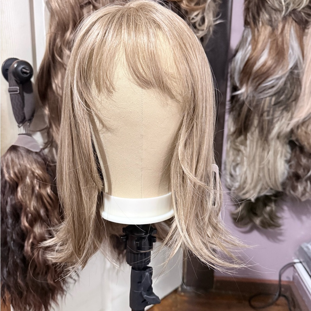 Blonde Layered Women's Wig with Bangs